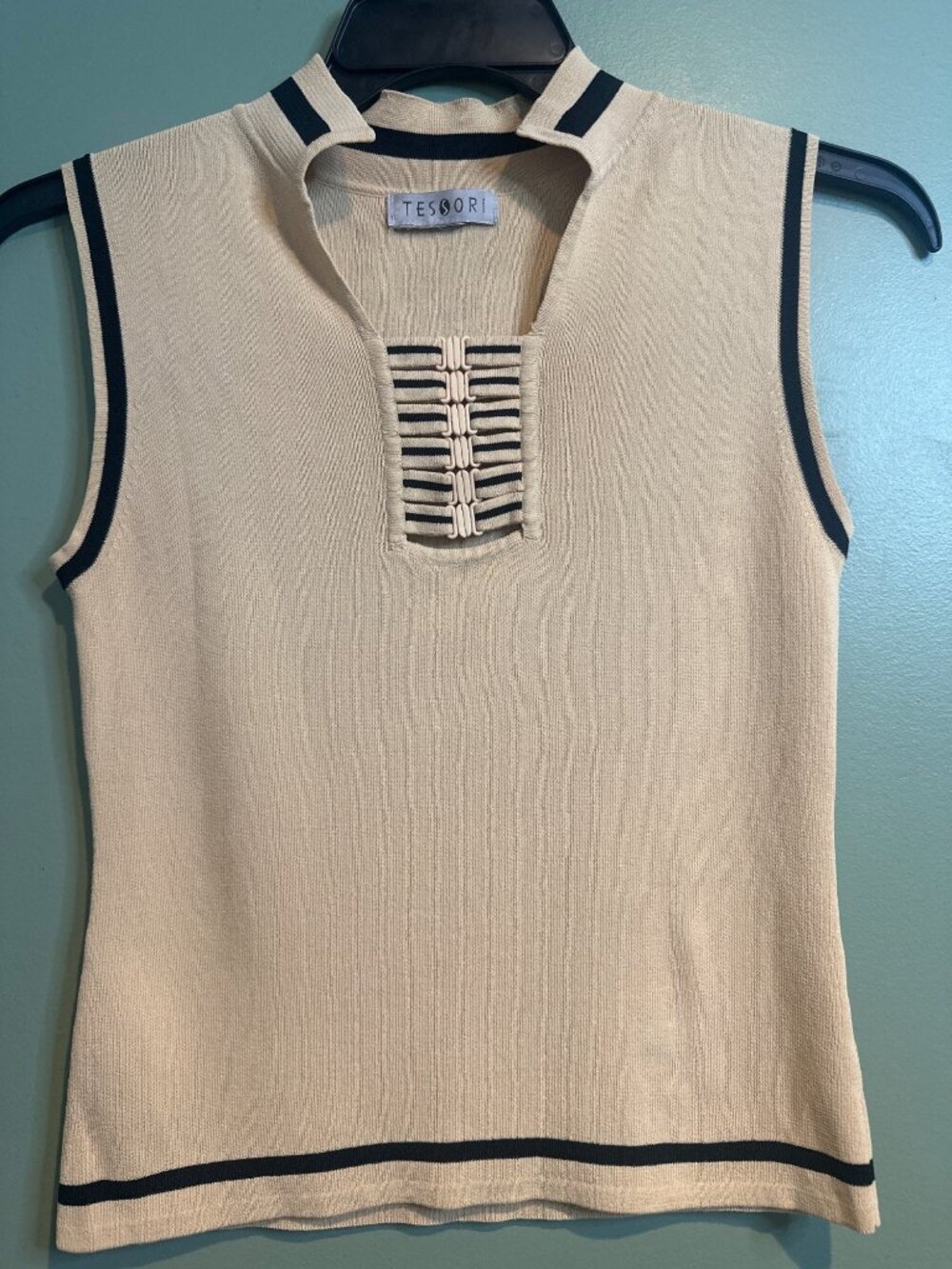 Tessori Sleeveless Rib Knit Sweater Tank Beige Black Trim Stretch Preppy Y2K